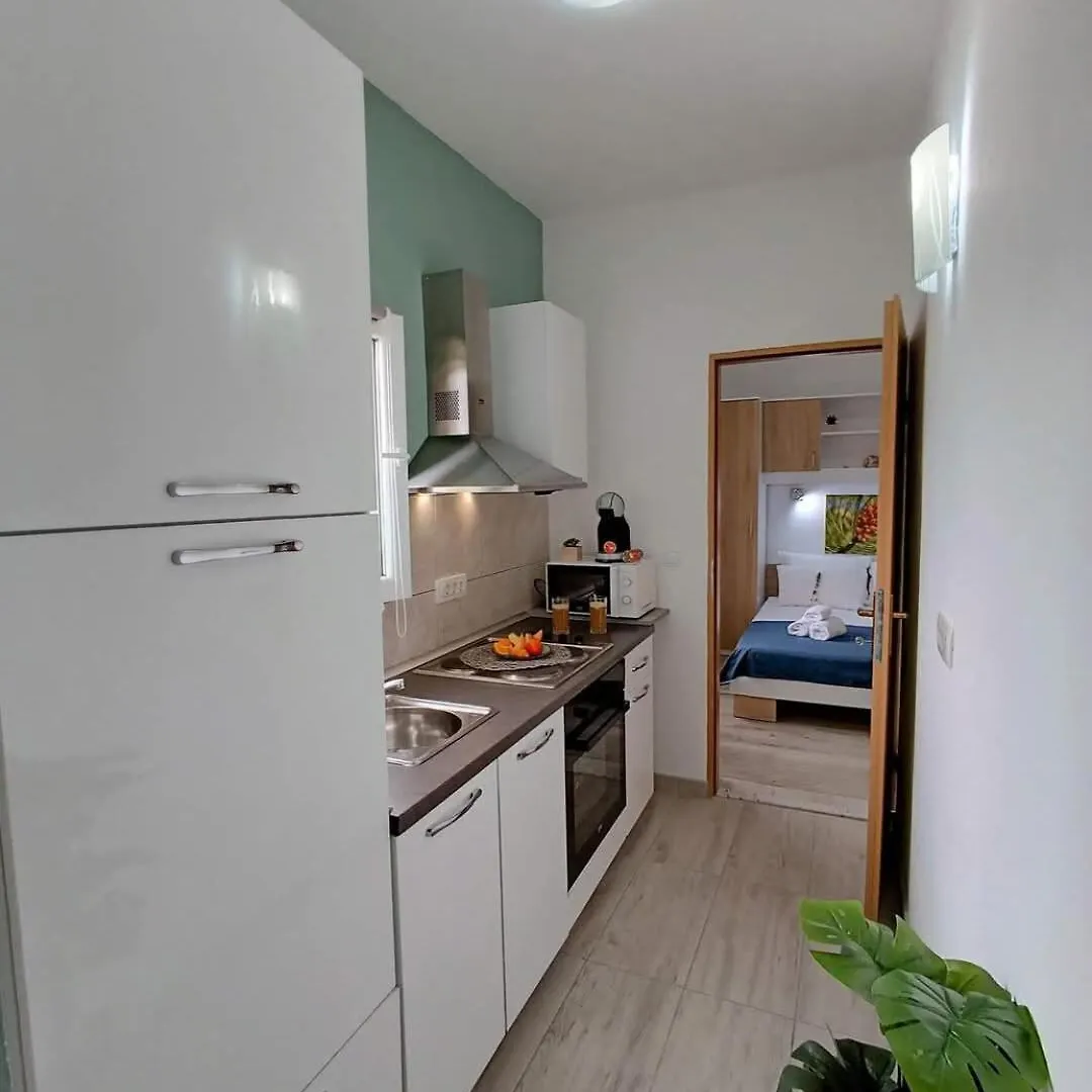 Stylish Apartment Pine Hill Turanj